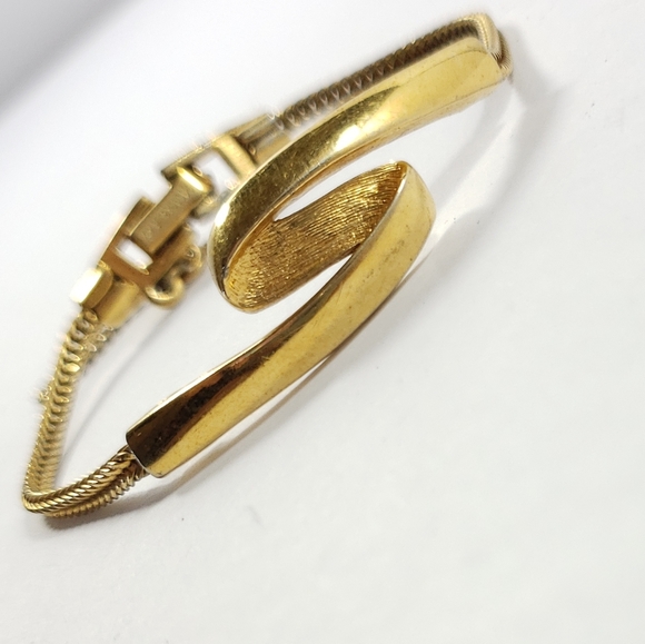 Monet Jewelry - MONET bracelet